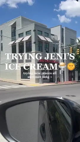 the gooey butter cake + brown butter almond britter combo? 🤤 take me back!! #nashville #nashvilletn #nashvilleplacestovisit #nashvilleplacestoeat #jenisicecream 