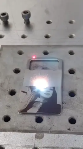 personalizando o abridor com a foto ultra realista! #vilalaser #fiberlaser #abridor #abridordegarrafa #stanley #foto #fotografia #photo #fotoultrarealista 