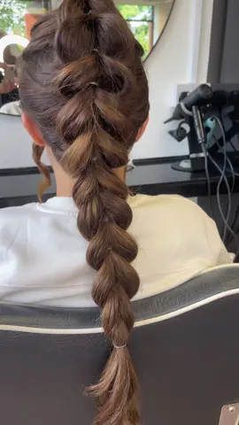 Bubble braid 🫧#hairdresser  #hairtok #berkshirehairstylist #berkshirehairstudio #hairtransformation #bubblebraisoncurlyhair #bubblebraidstutorial #bubblebraidstutorial #bubblebraidponytail 