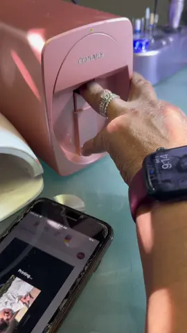 O2 nails nail printer #nailprinter #o2nails #o2nailsprinter #o2nailsusa #nailart #nailsartvideos #nails #inpresoradeuñas #impresoradeuñas #uñasdecoradas 