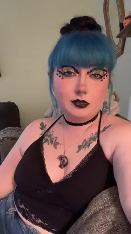 #alternativegirl #gothgirl #bluehair #fyp #midsize #plussize #makeup #mua #beauty #colorfulhair #egirl #chubbyqueen #emo #emogirl #mom #MomsofTikTok #altmom #gothmom #lipsync #elderemo #lipsyncaudios 