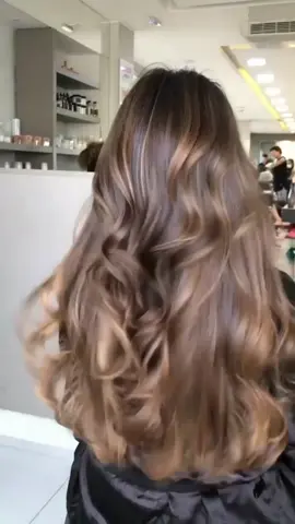 Golden highlights 🌟. #pourtoi #fyp #fypシ #foryou #foryoupage #hairstyle #longhair #goldenhair #highlights #reflection #explore 