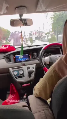 Ga ad suami jadi mandiri kalo ada suami disuruh bwa mobil jwbny pasti takut rame dijalan itulah aqu 🥹😂❤️ #myhubby😘😘♥️ #aksesorismobil 