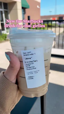 I definitely could’ve done more pumps of chai but still so good and not too sweet #starbucksdrinkorder #starbuckschailatte #chailattewithoatmilk 