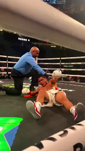 Ringside view of #vitotheboxer knocking his opponent out😮‍💨  #vito #VitoMielnicki #knockout #boxing #boxeo 