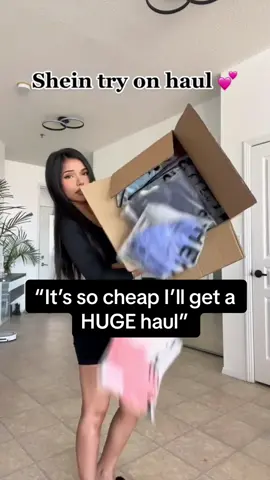 When influencers say they donate their old clothes after getting huge hauls 🙄 In reality, their 'donated clothes' and unsold items from fast fashion brands often end up in the Atacama Desert in Chile. About 60,000 tons of clothing are dumped there every year. #fastfashion #Sustainability #sustainablefashion #slowfashion #shein #climateaction #deinfluencing #overconsumption 