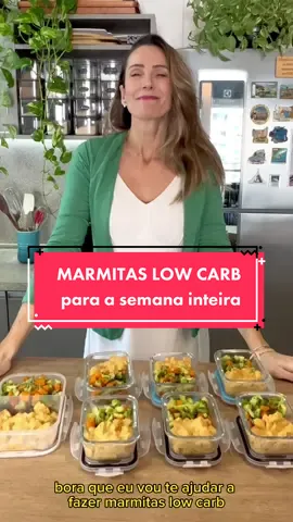 Marmita Low Carb para a Semana Inteira - Sem Preguiça! Se você tem preguiça de preparar refeições durante a semana, vamos lá!  Trouxe um Mix de Legumes e um Strogonoff Funcional práticos de fazer. Desejo saúde, longevidade e muita marmita para vocês 🙌🏻💚 Um agradecimento especial a @Mix Utilidades  pelos utensílios que nos ajudam a ter mais praticidade e funcionalidade na cozinha. Os potes que estou usando são potes herméticos de 370ml. Para o Mix de legumes:  Abobrinha  Cenoura  Brócolis  Sal  Chimichurri Para o strogonoff:  Filé de frango sassami Cebola Alho  Molho ou passata de tomate  Mostarda  Creme de leite vegetal (usei da A Tal da Castanha) ou o creme de leite de sua preferência  Páprica defumada  Lemon Pepper  Sal e pimenta-do-reino #marmiteiros  #marmitasaudavel  #marmitafit #legumes #proteína #carboidrato #lowcarb  #praticidade #quedadevida