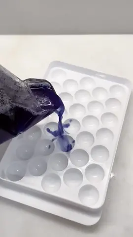 Blue ice cubes refill&restock#ice #icecubes #icemold #icemaker #fyp #euhomy #livethecoollife #icetray #icerestock 