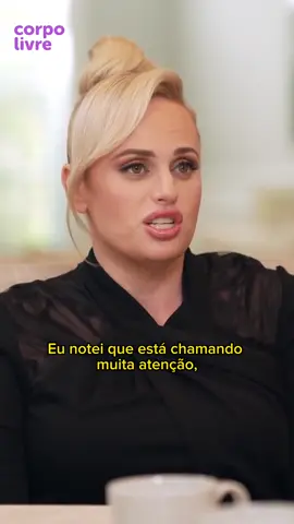 É preciso emagrecer para receber atenção? A atriz Rebel Wilson sempre sofreu com comentários em relação a seu corpo, e isso não mudou depois da sua jornada de emagrecimento. Em entrevista, Rebel(@rebelwilson) conta como sente que só começou a ser elogiada pela mídia depois que emagreceu, e como muitas vezes seu trabalho foi deixado em segundo plano por conta disso. Ela enfatiza que sua decisão de cuidar da saúde e adotar um estilo de vida mais saudável foi pessoal e baseada em seu próprio bem-estar e destaca que a mudança em seu corpo não deve ser um convite para críticas ou comentários. A aparência física não deve ser o critério para medir o valor de uma pessoa. Celebre sua individualidade, ame-se e respeite os outros, independentemente de sua aparência. Vamos focar no nosso autocuidado?  Edição & Tradução: Equipe Movimento Corpo Livre  #CorpoLivre #sejaseuprópriopadrão #bodypositive  #autoestima 