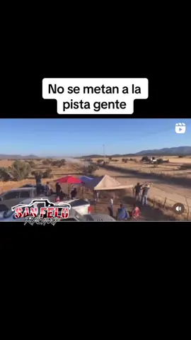 Y la gente sigue sin entender que no deben meterse a la pista #sanfeloracing #jfmonteon #baja500 #scoreinternational #trophytruck #notemetasalapista 