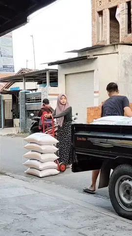 tak batiri nganti gadi wong mas🫶 #pasutrimuda #pasutribahagia #pasutri #keluargabahagia #keluargakecil #bisnisbarengsuami #fypシ #fyp #usahawanmuda #pengusahasukses #suamiistrisukses #rumahtanggabahagia #usahaanakmuda #fypfor 