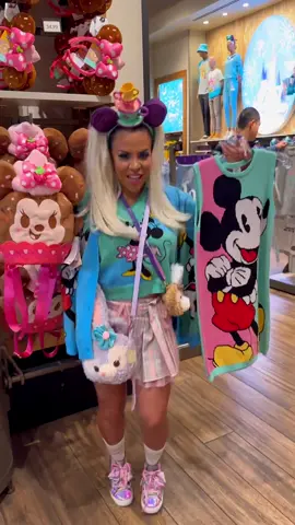 Quiero todo en #disneyland 💞 i want everything at @Disney Parks  #disney #disneyfashion #munchlings 