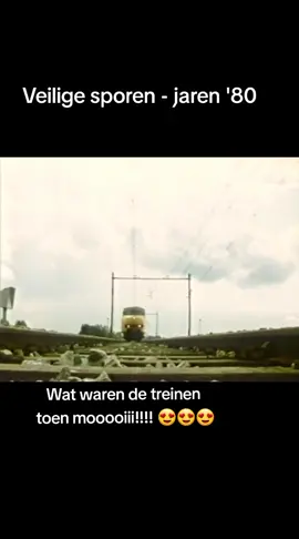 ..... hoeveel mensen zouden vandaag de dag de trein pakken?!?!  #fyp #fypシ #fypage #fypageシ #foryou #foryoupage #gouweouwe #vroeger #nostalgie #jaren80 @NS #ns #nederlandsespoorwegen #ns1200 #ns1300 #hondekop #mat54 #mat64  #DDAR #ICM #koploper #sgm #treinen #openbaarvervoer 
