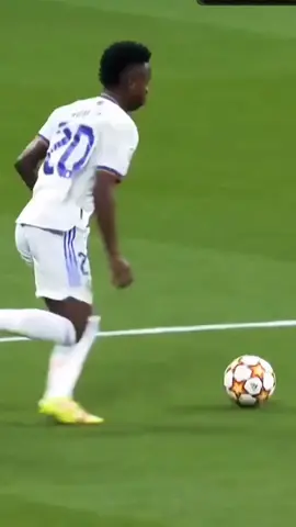 Vinicius  Junior skills over rodri #vini🇧🇷🇧🇷🇧🇷🇧🇷⚽⚽⚽⚽⚽⚪🐐🐐⚪😎⚪vini #vinijr #fypシ #xyzbca #realmadrid #realmadrid #viral #fyp #foryoupage #mancity#skills 