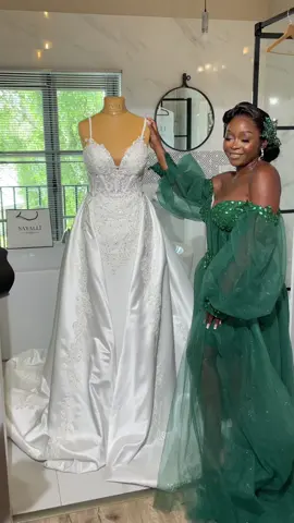 Quelle mariée 😍😍😍 Bride : @Jaja😇 Makeup : @Fily Hair : @d.hairglow Vidéaste : @lesmarvelous_wedding. Nous avons réalisé sa robe de mariée. 💕 #weddingtiktok #weddingday #luxurybride2023 