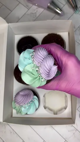 Oh these shades🩵💜🫶🏻 piping tips: 1M & 6B ✨✨ #cake #cupcakes #cakereel #cakereels #food #Foodie #viral #cakemaking #cupcakedecorating #cupcaketiktok #baketok #caketok #cakemaker #homemade #reelsviral #satisfying #satisfyingvideo #pipingvideo #foodoftheday #fyp #cakelover #howto #tutorial #LearnOnTikTok 