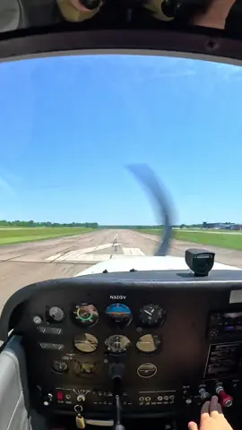 POV: You’re on your first solo flight after starting flight training with Sporty’s Academy ✈️ #flighttraining #firstsolo #sportys #pilotlife #cessna #textron #172 #cessna172 #gopro 
