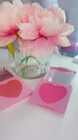 @Doll Beauty Blush💗🫶 shades : - costa del doll - lets get wavy #dollbeauty #dollbeautyblush #dollbeautymakeup #dollbeautyblusher #blusher #pinkblush #obsessedwithpink #musthaveproducts #mustbuyproducts #paydaysale #fyp #foryoupage 