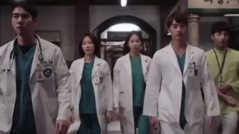 season 1 hits different❤️‍🔥 #romanticdoctorteacherkim1 #medicalkdrama #drromantic #kdrama #doldamvengers 