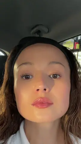 Jumping ok this trend #fyp #beautytips #clearskin 