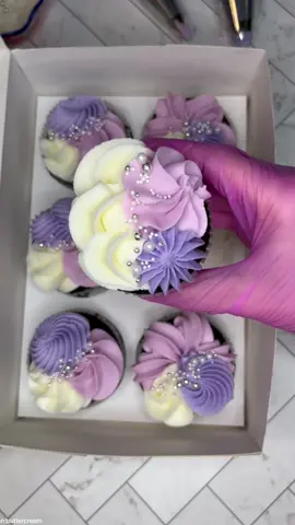 Rich dark chocolate cupcakes with cream cheese buttercream💜🫶🏻 piping tips: 1M, 6B, 852 ✨ #cake #cupcakes #cakereel #cakereels #food #Foodie #viral #cakemaking #cupcakedecorating #cupcaketiktok #baketok #caketok #cakemaker #homemade #reelsviral #satisfying #satisfyingvideo #pipingvideo #foodoftheday #fyp #cakelover #howto #tutorial #LearnOnTikTok 