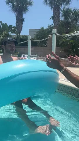 Don’t worry about me I’LL FLOAT 😌💅 #fyp #pisces #besties #bryanthediamond 