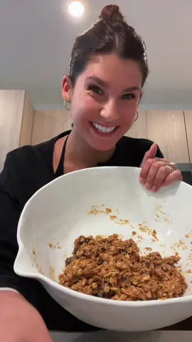 Replying to @mollysmom made some deloish little balls!!! #peanutbutter #oats #energy #balls #Recipe #cooking #kitchen #yummy #slay #foryou #fyp #healthy #snack 
