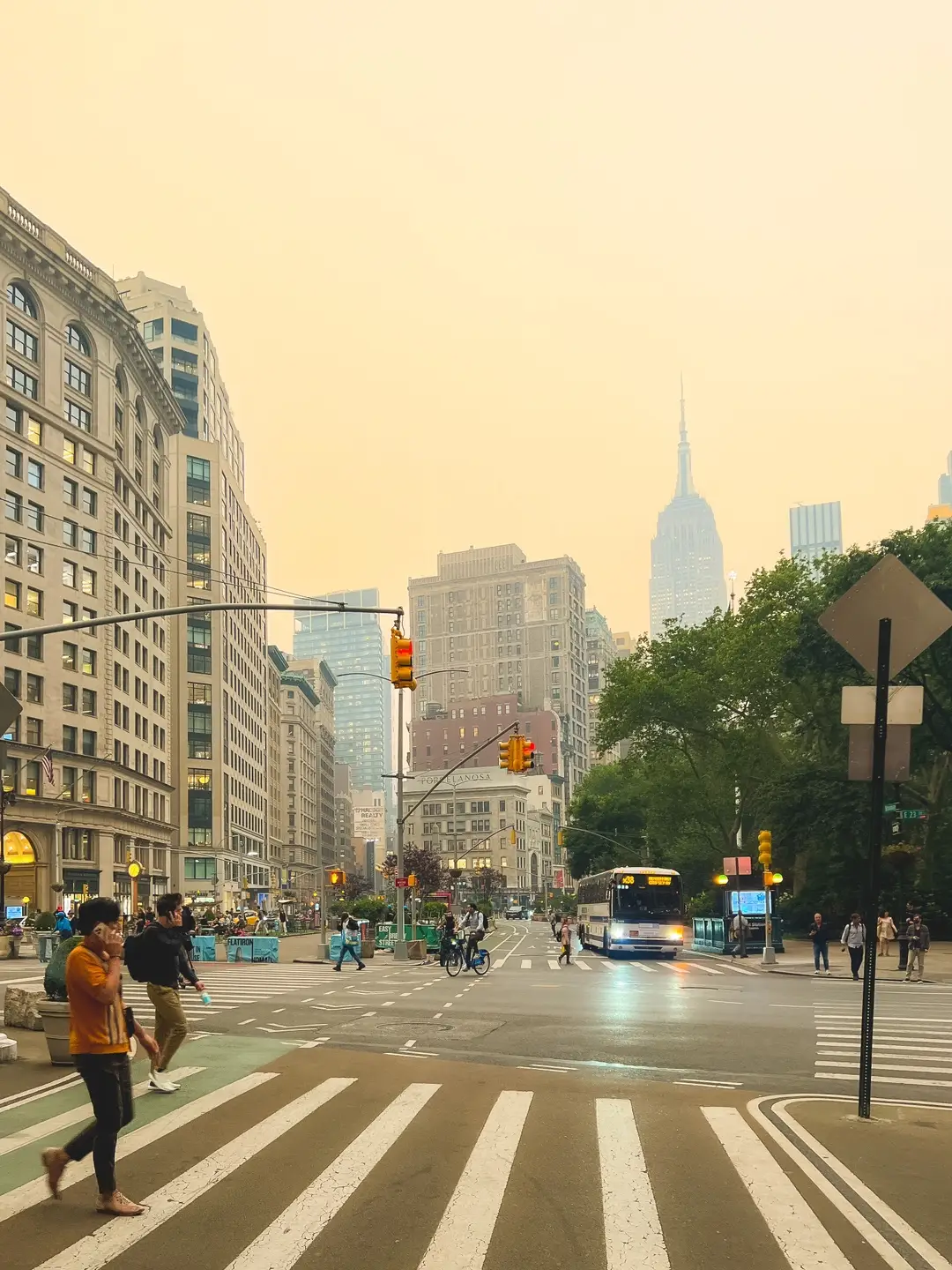 NYC’s skies today are yellow due to the wild fires in Canada. Stay safe everyone. #nyclife #manhattan 