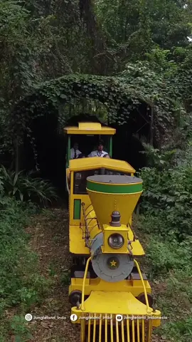 Jungle Train, salah satu wahana rekomendasi yang cuma ada di Jungleland nih. Kamu bisa bersantai sambil menikmati pemandangan hijau & mengitari luasnya area di Jungleland. Kebayang dong, gimana serunya berpetualang di Jungleland.... Buruan beli tiketnya sekarang di Loket Resmi Jungleland / online di ticket.jungleland.id #wahanabaru #junglemission #Jungleland #DuniaCeria #annualpass #JunglelandTEDUH #LiburanBarengBareng #PetualanganSeru #JunglelandSentul #JunglelandSeru #Bahagia #bogor #jakarta #gunungpancar #sentul #liburankeluarga #liburanseru #wahana #liburananak #liburanmurah #FunFactJungleland 