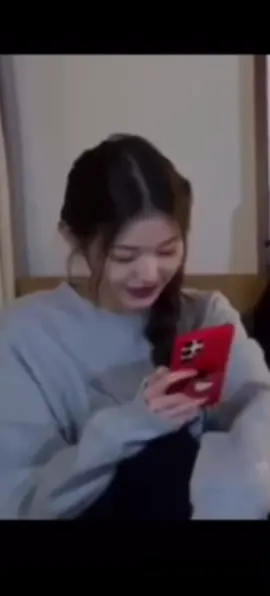 I hope she was okay after she saw the bad comments she lost her smile after seeing hateful comments from her#wonyoung #ive #fypシ゚viral #jangwonyoung 
