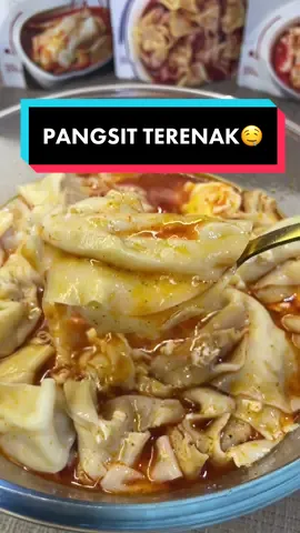 Parah sih ini pangsit di apain aja ENAAAAK🤤 yang belom cobain cek keranjang kuning deh #NyaiMercon #PangsitTulangRangu #serunyakuliner #foodfestontiktok #fypシ 
