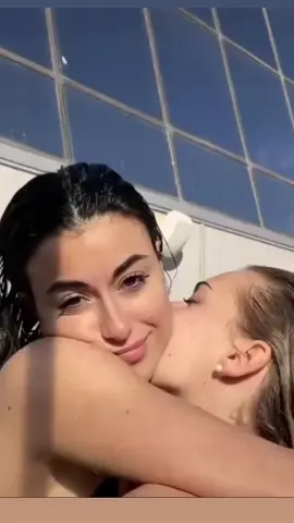 ORIGINAL CREATOR: @Laura Lopez 🐒 #wlw #lesbiansoftiktok #lesbiancouple #lesbian #queercouple #lgbt #lgbtq #lgbtcouples #lgbtcommunity #LoveIsLove 