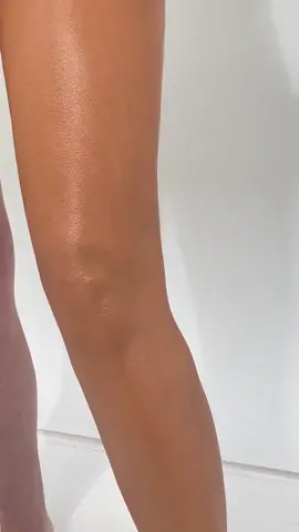 Our viral instant tan evens skin tone and blurs blemishes in 30 seconds! ✨🙌🏽 #instanttan #viralinstanttan #quicktan #selftan #tanninghacks 