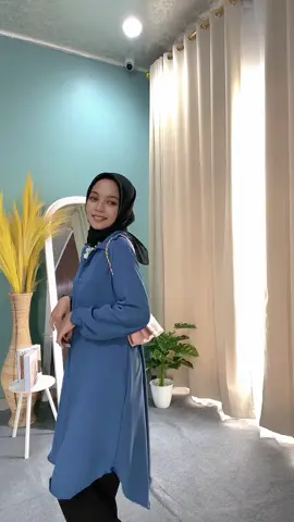 Liora tunik denim 🫶🏻 #tunikkekinian #ootdhijab #outfitideas #tkmgrosir #crinkleairflow #tiktokpromotecontest 