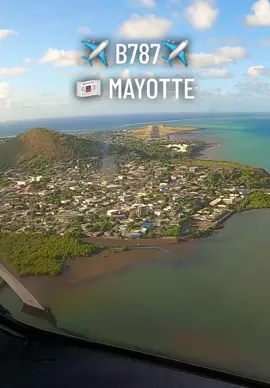 Air Austral Boeing 787 landing on short runway at Dzaoudzi Mayotte in the Indian Ocean #pilot #pilotlife #boeing #boeing787 #avgeek #dzaoudzi #mayotte #airaustral #justplanes 