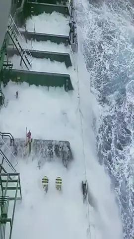 Oceanstorm#oceanwaves#monsterwaves#sea#ship#fyp#fypage #fypシ 