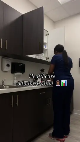 Healthcare Administration-Day in the life 👩🏾‍⚕️🩺📊 Health admin workers…how does your 9-5 look? Disclaimer-This was all filmed off the clock while there were no patients!! #fyp #healthcare #healthadminlife #healthadministration #intern #dayinthelife #graduate 