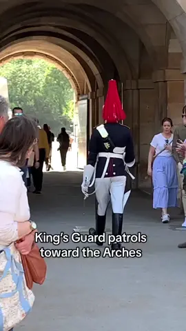 #foryoupage  #tiktokviral #viraltiktok #viralvideo #videoviral #follow #subscribe #like #share #bestvideo #fypviral #donottouch  #horseguardsparade #changingoftheguards #royalguards #thekingsguards #kingsguard #kingshorse #fyp #foryou #fypシ #fanpage #tourists #london 