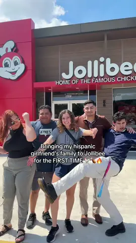 Had to show them my culture 😤🐓 and they LOVED it ✨ #jollibee #philippjnes #filipino #filipinorelatable #philippines #jollibeetiktok #jollibeeph #breetok #filipinofood #filipinofoods #filipinosbelike #gillynova 