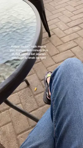 Sambil melamun mikirin gimana cara dapetin uang banyak tanpa capek capek kerja wkwk #fyp #pejuangrupiah #kerjakeras 