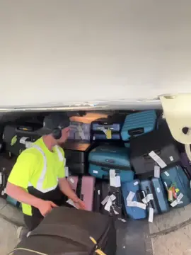 Bulcked out put 4 in a  Boeing 737-800  Honolulu outbound. #RampLife #Summer #seatacairport #honolulu 