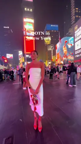 runway walkin through Times Square #newyork #nyc #nyoutfit #nightoutinnewyork #nightoutoutfit 
