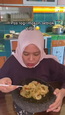 Jgn coba coba makan seblak yg punya asam lambung #seblakrafael #xyzbca 