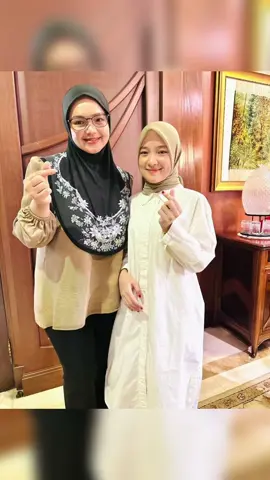 Jumaat penuh keberkatan ini, rakan artis dari Indonesia, @nissa_sabyan berkunjung ke rumah saya. Saya sempat menjamu Nissa dan rombongan juadah minum petang di samping bertanya perkembangan karier satu sama lain. Kak Siti doakan agar Nissa dan Sabyan akan dapat menjayakan konsert di Melaka pada bulan Ogos nanti dengan lancar.  Semoga terus berjaya buat @nissa_sabyan dan maaf jika ada kurang dari segi sambutan dan layanan buat Nissa dan rombongan.