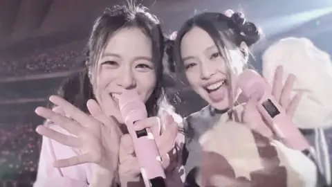 Bên nhau là bày trò rồi cười miết thôi ~ #jensoo 