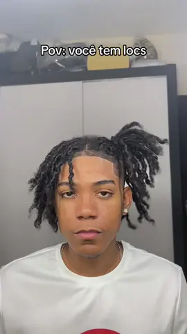 Ter locs é mt perfeito 🤎 #locs #locstyles #locsjourney #locsoftiktok #locstutorial #locslife #locsbrasil #locsgang🌴 #dreads #penteado #fy #starterlocs #retwist #twist 