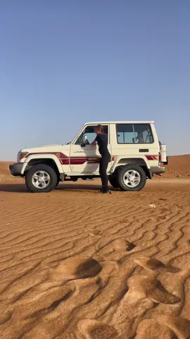 Its easier to just open the door 😂 #carsoftiktok #LauraB #lc70 #landcruiser 