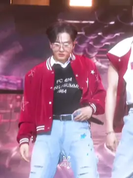 #changbin I dont understand why changbin gets less fancams than the other members… for one performance he didnt even got a single one while other members got two.  hes such a good performer and there are a lot of parts where he is the center of the choreography.  it makes me kinda sad because he worked as much as the others did and deserves at least one fancam for every performance. same thing for jeongin and chan (at least it happened only once for them, fortunately). and another thing which makes me mad are the views. why does changbin always get the least views…? </3 #straykids #skz #스트레이키즈 #창빙 #edit #fyp #trending #viral #sclass #s_class 