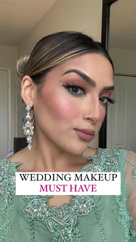 Eyeliner on fleek 😜 @Samreensvanity #lineronfleek #samreensvanity #shaddimakeup #pakistaniweddingseason #desi #weddingguestmakeupinspo #bollywood #browngirlmakeup #browngirllipcombo #budgeproofeyeliner 