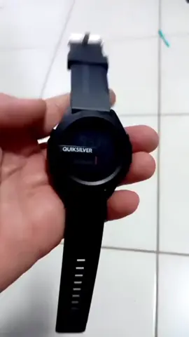 🕐 Apresentamos o nosso novo relógio digital esportivo da Quicksilver: perfeito para os amantes de esportes e aventuras! 🏃 Seja praticando esportes ou explorando o ar livre, ele é o seu companheiro ideal. ⌚ Design moderno e funcional ⌚ Pulseira confortável se ajusta perfeitamente ao seu pulso ⌚ Resistente à água ⌚ Tela clara e fácil de ler ✨ Não perca tempo! Acesse o link da Bio e adquira o seu relógio esportivo por apenas R$97! #relogios #relógio #relogio #relogioesportivo #relogiosmasculinos